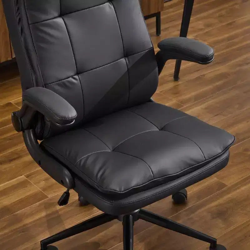 Fauteuil pivotant d'intérieur en similicuir noir avec dossier capitonné à clous et tirettes
