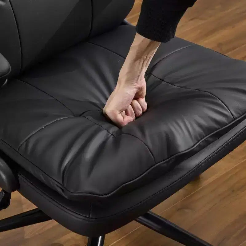 Fauteuil pivotant d'intérieur en similicuir noir avec dossier capitonné à clous et tirettes
