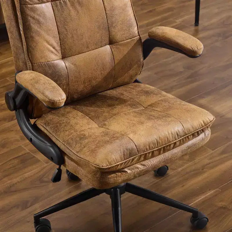 Fauteuil pivotant d'intérieur en similicuir noir avec dossier capitonné à clous et tirettes