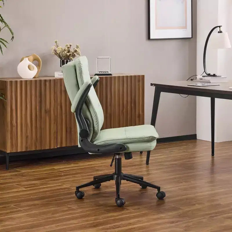 Fauteuil pivotant d'intérieur en similicuir noir avec dossier capitonné à clous et tirettes