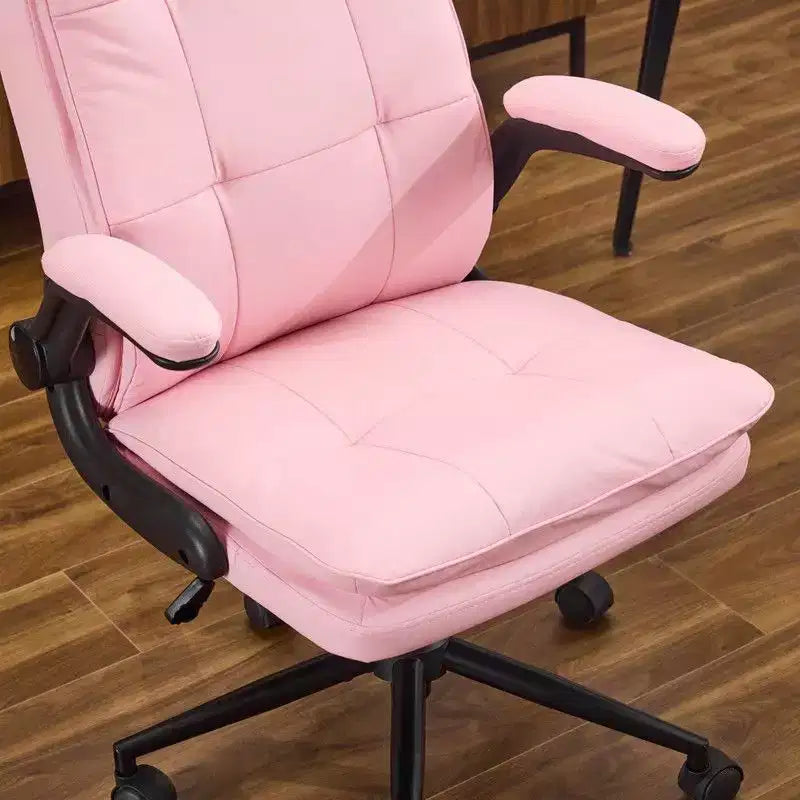 Fauteuil pivotant d'intérieur en similicuir noir avec dossier capitonné à clous et tirettes