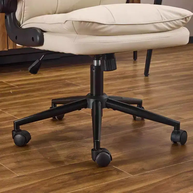 Fauteuil pivotant d'intérieur en similicuir noir avec dossier capitonné à clous et tirettes
