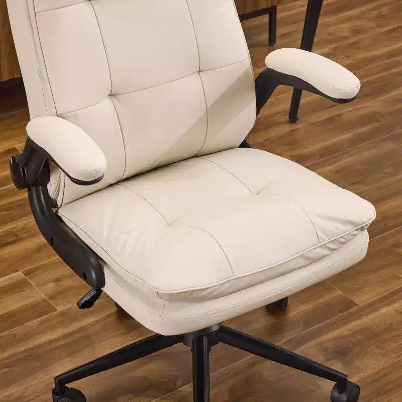 Fauteuil pivotant d'intérieur en similicuir noir avec dossier capitonné à clous et tirettes