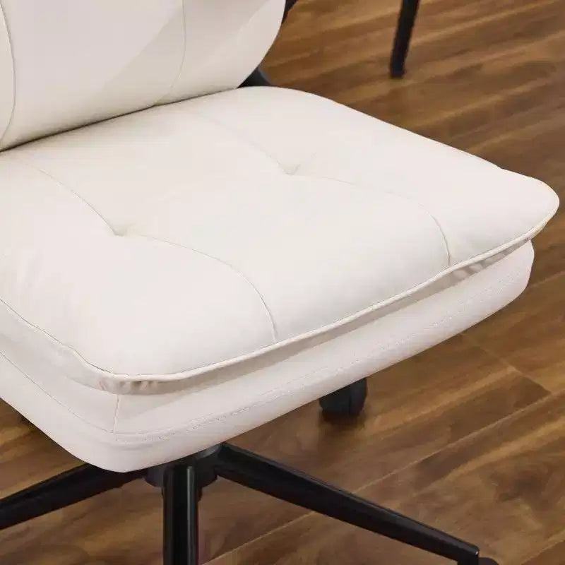 Fauteuil pivotant d'intérieur en similicuir noir avec dossier capitonné à clous et tirettes