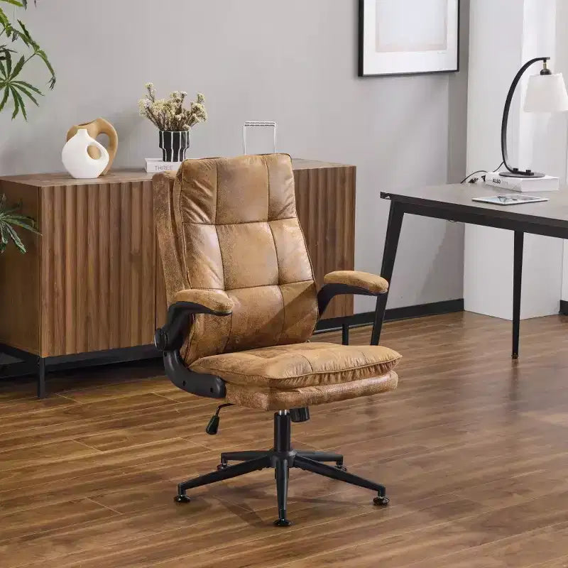 Fauteuil pivotant d'intérieur en similicuir noir avec dossier capitonné à clous et tirettes