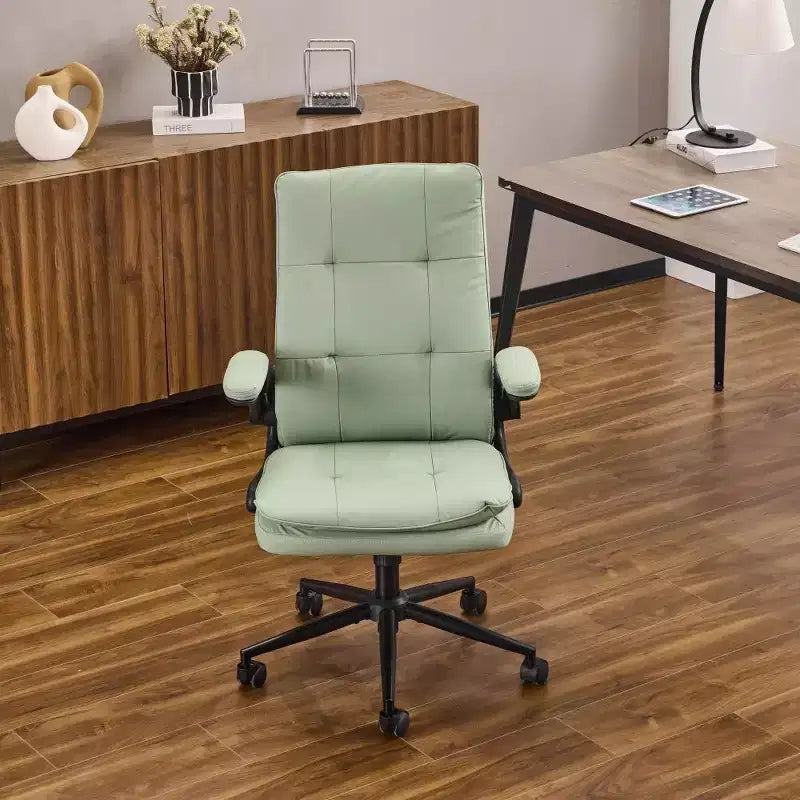 Fauteuil pivotant d'intérieur en similicuir noir avec dossier capitonné à clous et tirettes