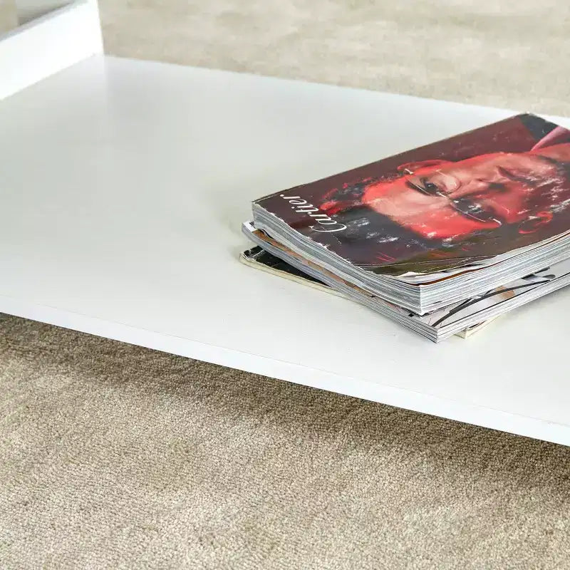 Table basse moderne et pratique avec rangements et étagères ouvertes, table d'appoint